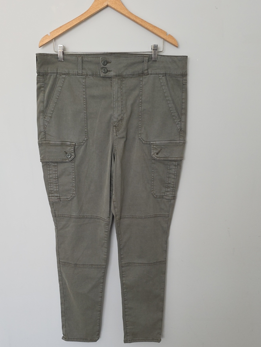 American Eagle Super High Rise Jegging Cargo Pants